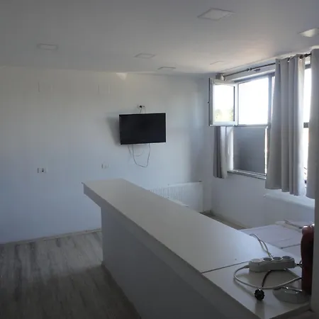 Greenstone Land - Corbu Guest house