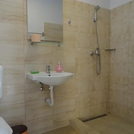 Greenstone Land - Corbu Guest house