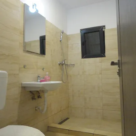 Greenstone Land - Corbu Guest house *